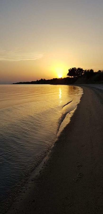 Summerday Villa Private Beach Nea Iraklia Buitenkant foto